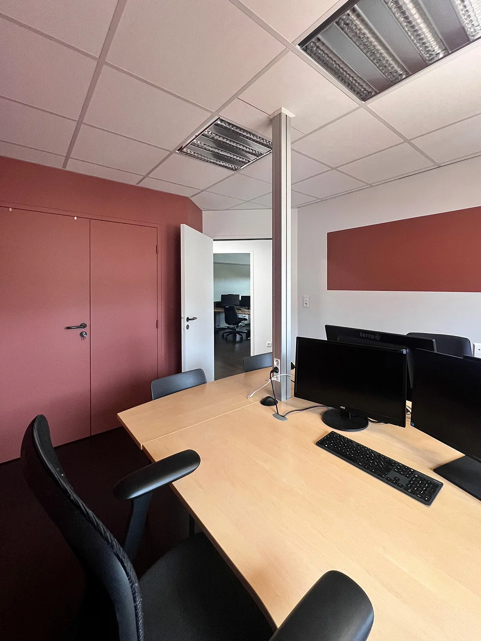 OZLA - Projet d'architecture d'intérieur, décoration et suivi de chantier pour la Mission Locale Val d'Allier à Issoire par Stéphanie Auzat, architecte d'intérieur, décoratrice et gestion des achats de mobilier et installation à Issoire proche Clermont-Ferrand