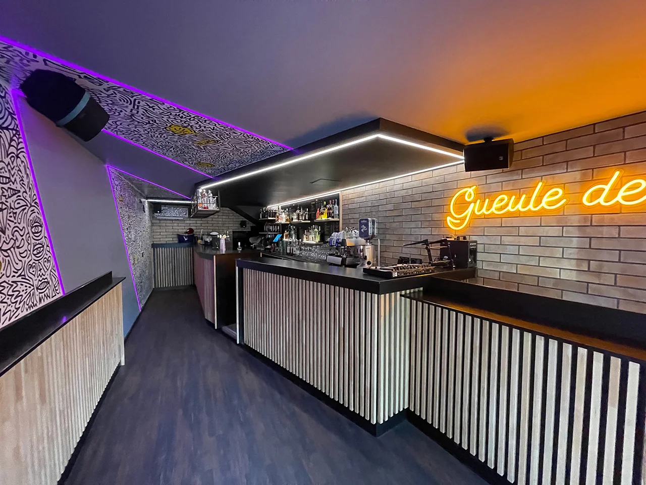 OZLA - Projet d'architecture d'intérieur, décoration et suivi de chantier pour le bar Le Kokomo à Clermont-Ferrand par Stéphanie Auzat, architecte d'intérieur, décoratrice et gestion des achats de mobilier et installation à Issoire proche Clermont-Ferrand