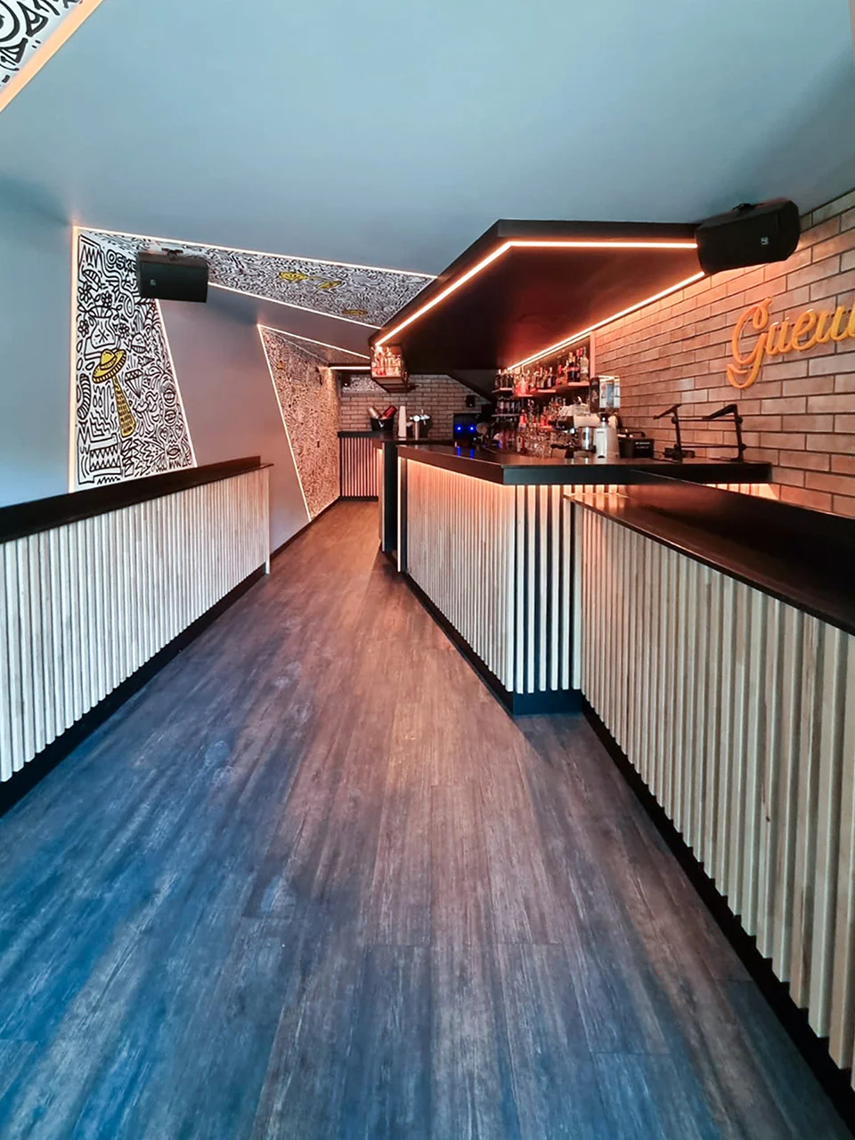 OZLA - Projet d'architecture d'intérieur, décoration et suivi de chantier pour le bar Le Kokomo à Clermont-Ferrand par Stéphanie Auzat, architecte d'intérieur, décoratrice et gestion des achats de mobilier et installation à Issoire proche Clermont-Ferrand