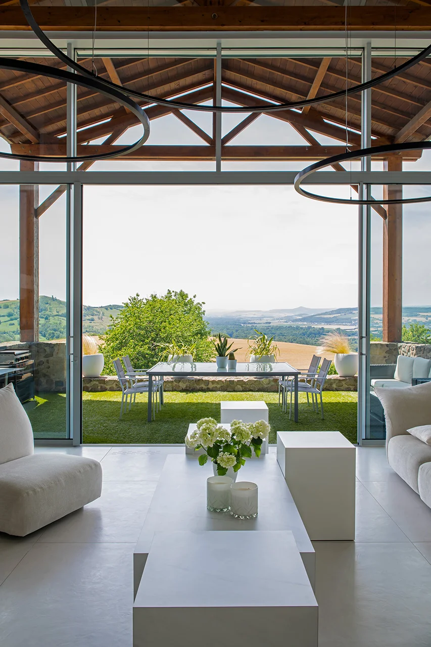 OZLA - Projet d'architecture d'intérieur, décoration d'un corps de ferme Roux à Terreneyre par Stéphanie Auzat, architecte d'intérieur, décoratrice et gestion des achats de mobilier et installation à Issoire proche Clermont-Ferrand